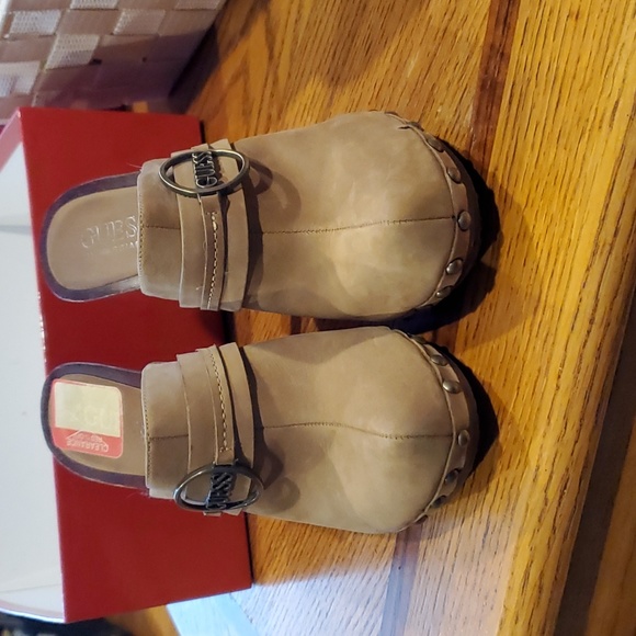 Guess - Picture 3 of 4